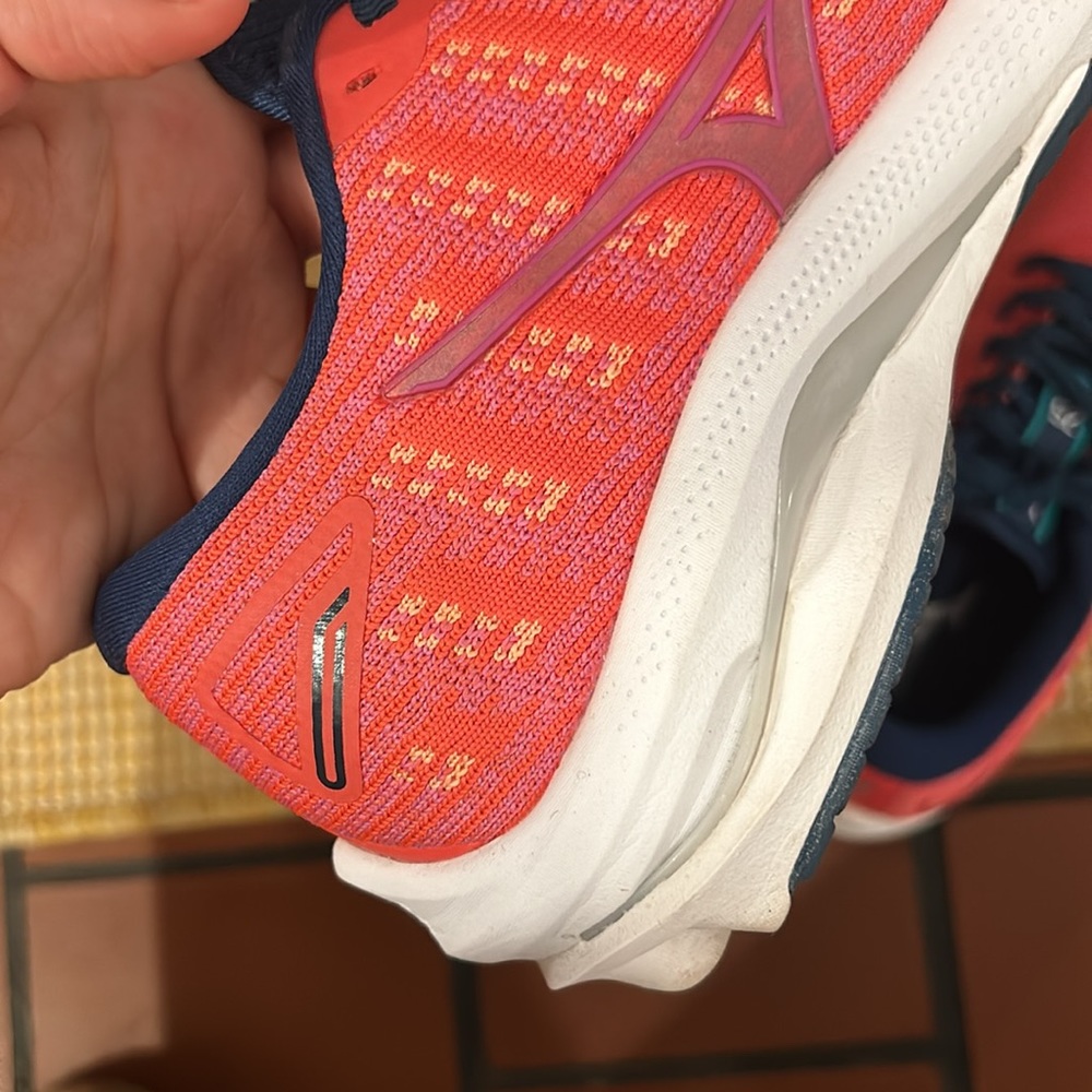 Mizuno Running Shoes - Picture 4 of 4